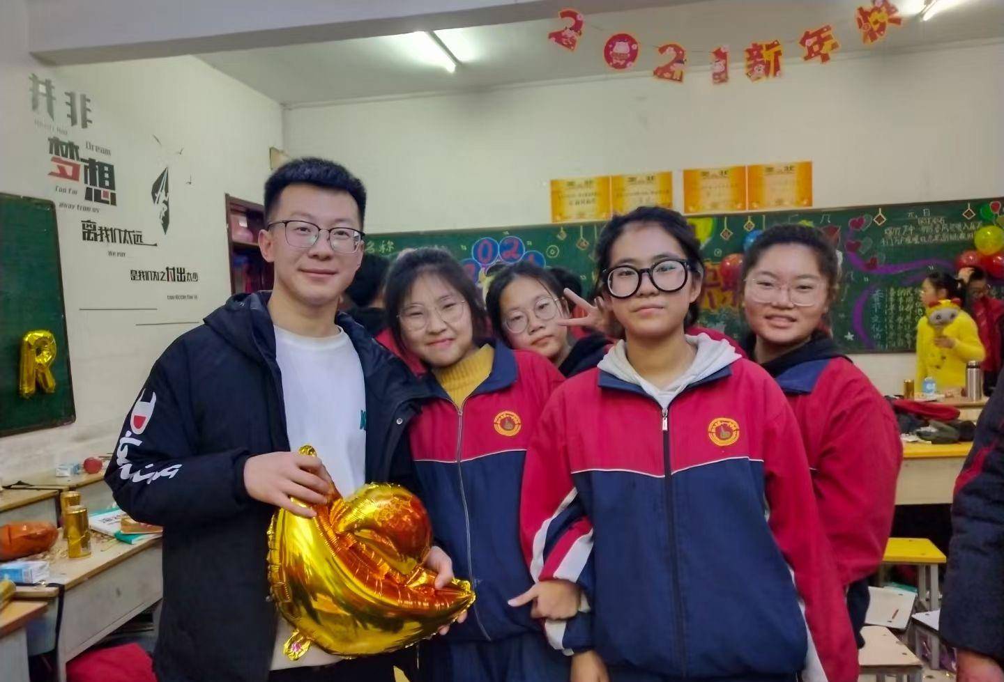 什么|高中生懒惰到洗脸都要人帮忙!惯子如杀子,多数是针对的老年人