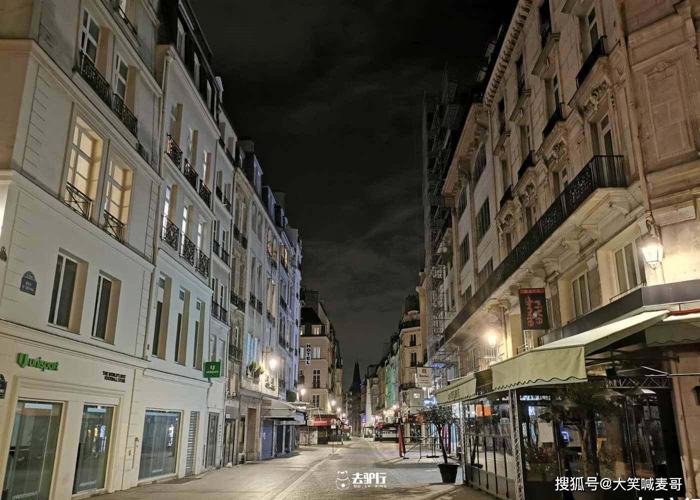 巴黎封城第一天街道上空无一人无故出门面临135欧元罚款