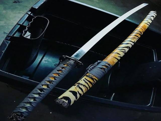 第三把:碎刃爪有一个成语叫"尖牙利爪",它形容猛兽自带的武器,也就是