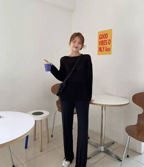 花样|别看阔腿裤+平底鞋的搭配“朴素”，其实它们俩花样可多了！