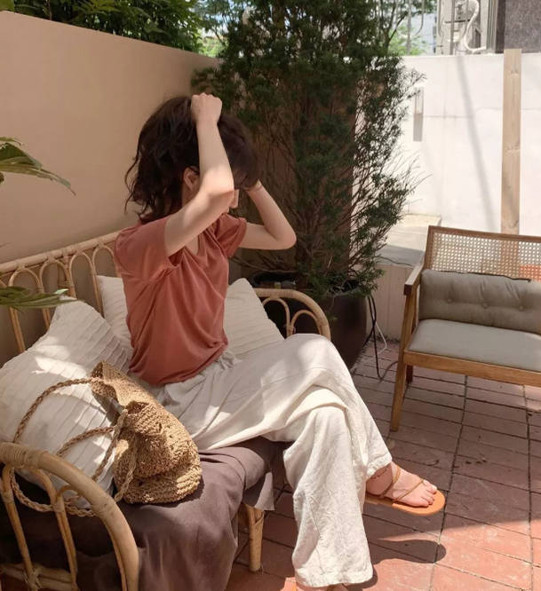 花样|别看阔腿裤+平底鞋的搭配“朴素”，其实它们俩花样可多了！