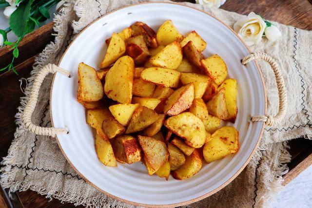辣椒粉|自己在家做零食,操作简单又美味,换着花样吃土豆