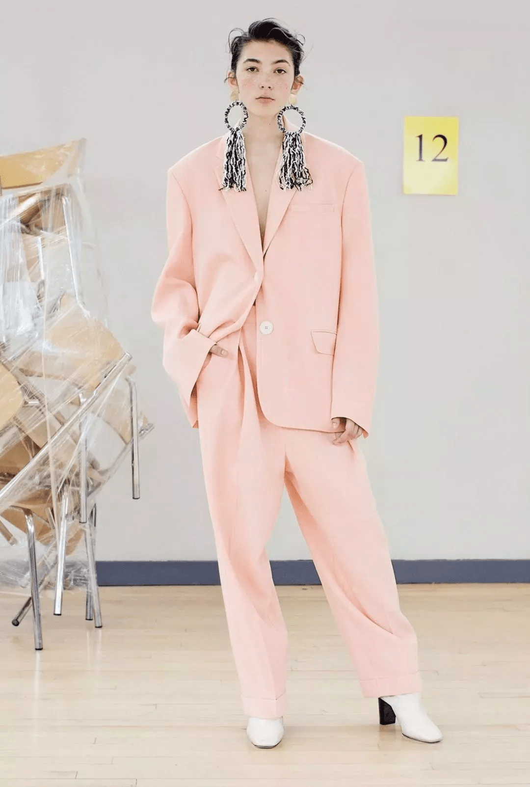 整体|深夏不要瞎打扮，瞧瞧今年最流行的“吸烟装”，洋气时髦还上档次