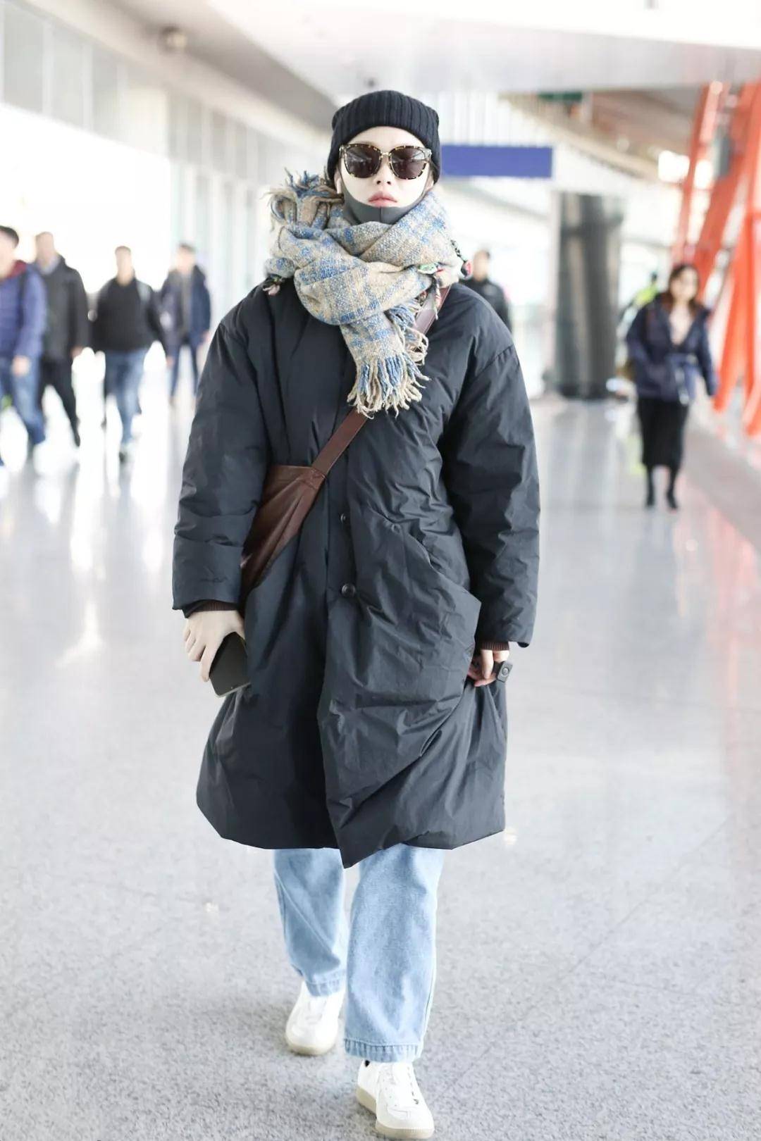 显得|“羽绒服+打底裤”已经退圈了，现流行这样穿，杨幂、倪妮都上瘾