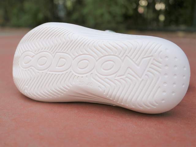 落差|运动后的放松,咕咚减震潮拖鞋,带来踩屎般体验