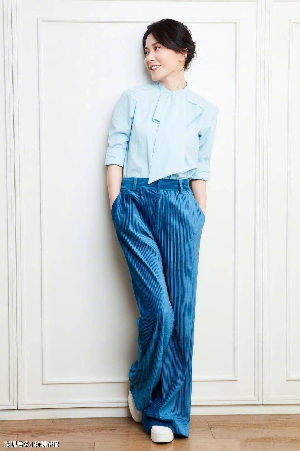 俞飞鸿|真正会穿的女人都偏爱“邻近色”，看袁泉俞飞鸿就知道，太高级了