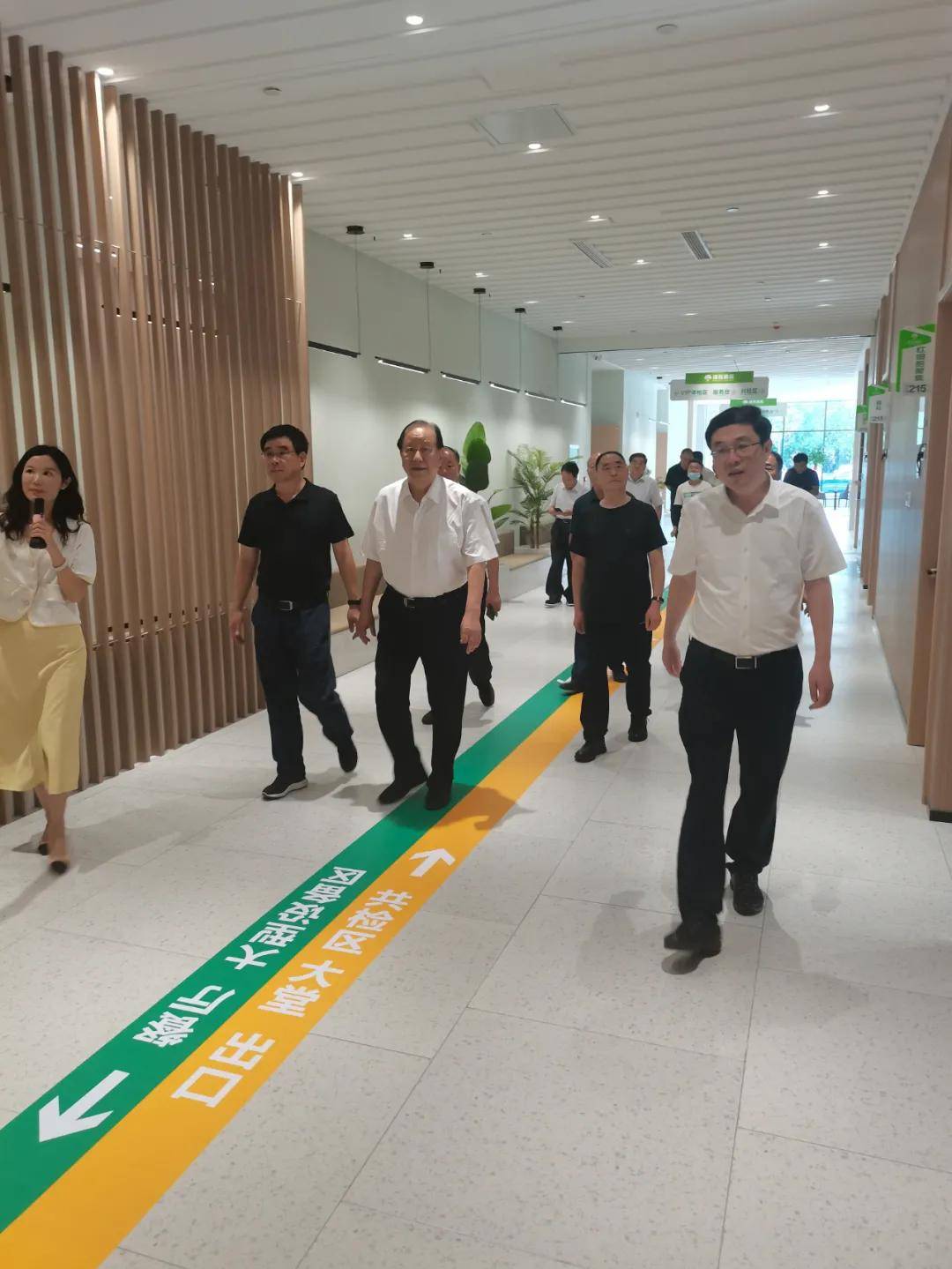 当天,邀请了潍坊市禁毒协会名誉会长鞠法昌同志参加了开业乔迁庆典