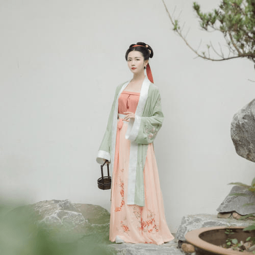 夏天|夏季穿汉服总是闷热不透气？试试这样混搭，既清凉又仙气十足！