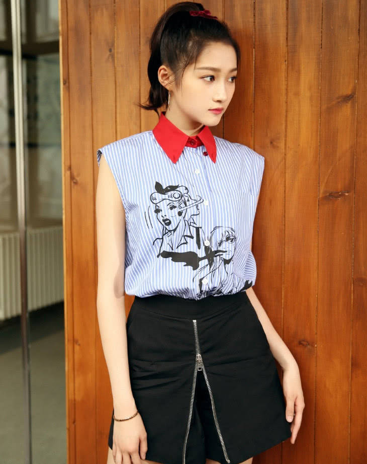 计划|关晓彤这件裙子太酷了！拉链居然从下往上拉，穿的时候不麻烦吗？