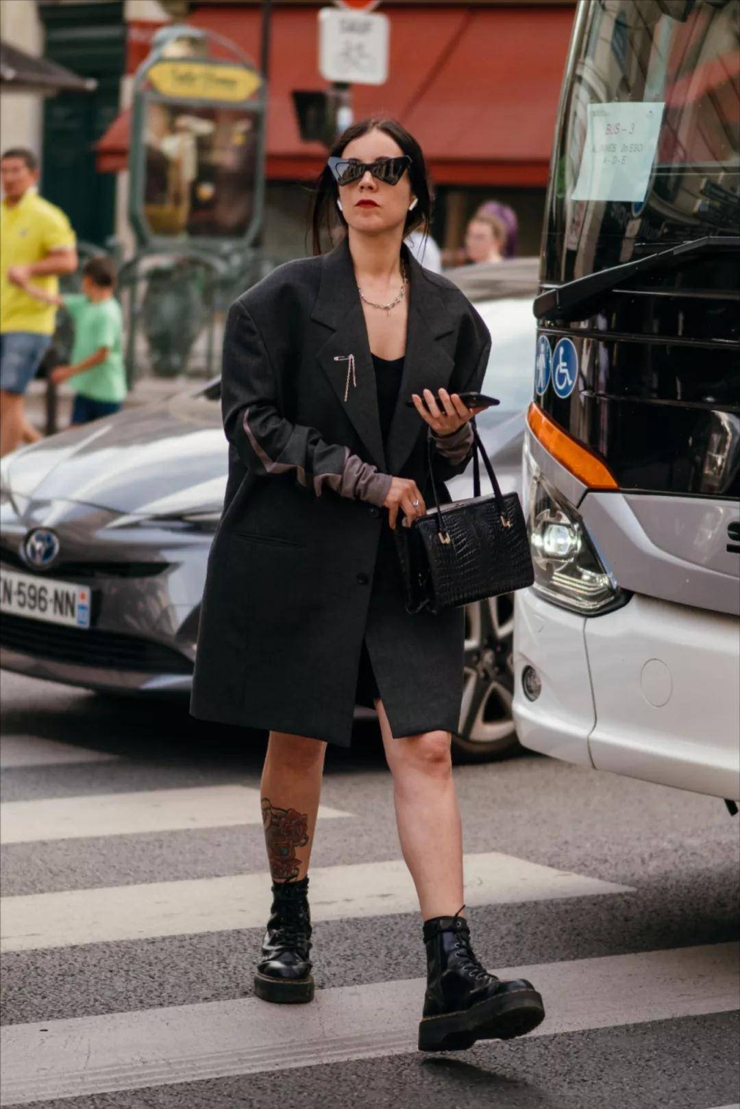 小白|小白鞋已经“失宠”了，现在最火的是这种“靴子”，洋气时髦还显高