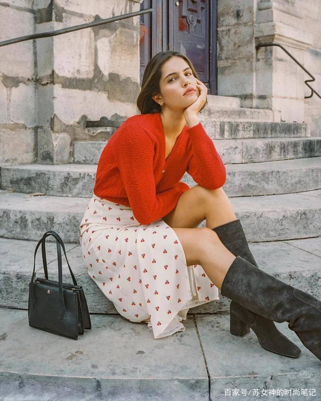 显得|聪明的女人都不穿大衣了，现在流行“薄外套+裙子”，谁穿谁好看