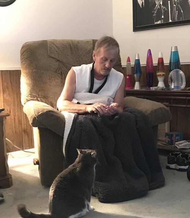 谁说猫主子只能坑铲屎官, 这只猫主子可不一样, 它是上帝派来的! 谁说猫主子只能坑铲屎官, 这只猫主子可不一样, 它是上帝派来的!