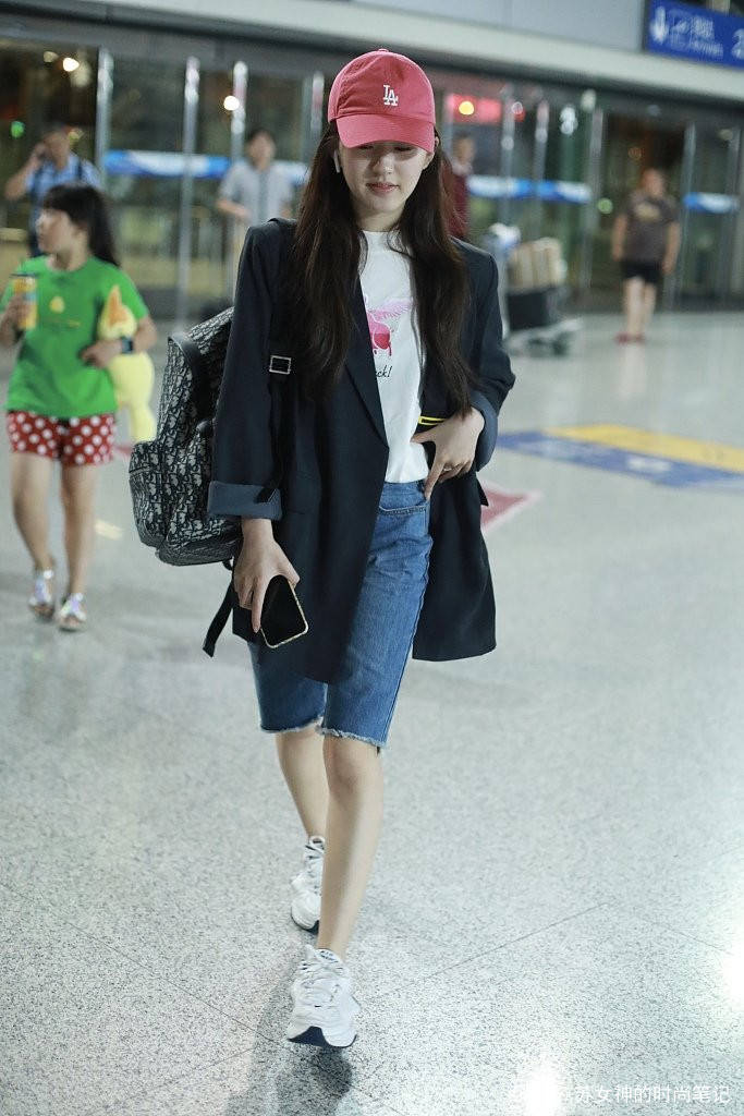 显得|最近流行起了一种穿法，叫“西装+肥宅裤”，明星们早就安排上了