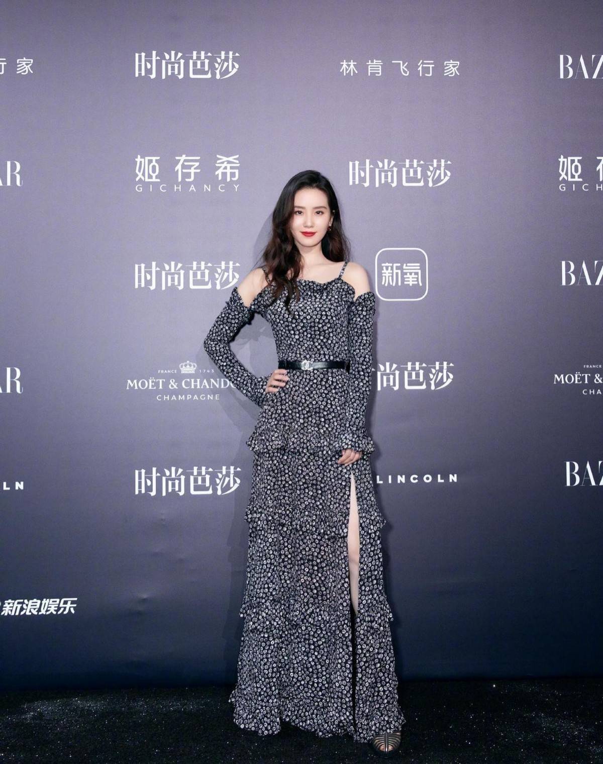 设计|刘诗诗的脖子真是谁看谁羡慕,穿露肩裙细还长,就像“长颈鹿”