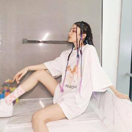 短裙|马蓉过得不错，三十多岁还把自己当少女，穿短裙不像当妈的人