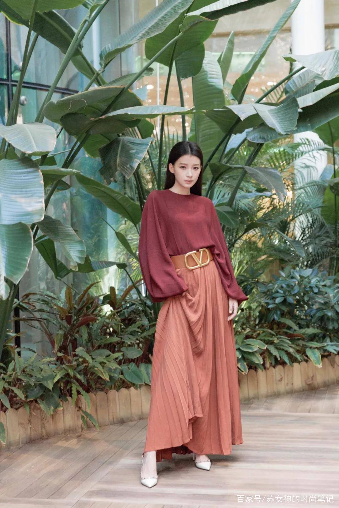 整体|今年超流行“撞衫”穿法，学学明星这样穿，时髦又洋气，谁穿谁美