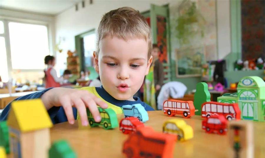 因为|还在纠结如何挑选幼儿园？教会孩子三个技能，比选择幼儿园重要
