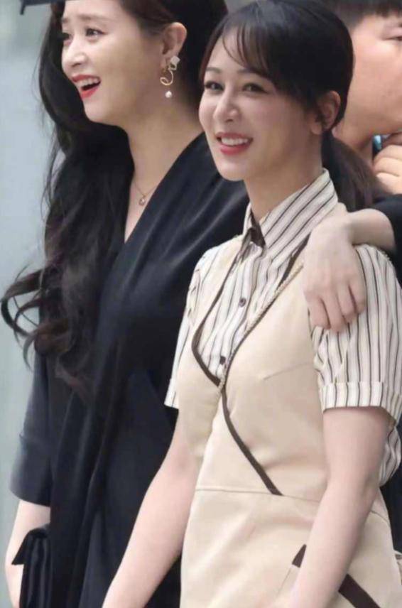 亲爱的|欢乐颂二美同框，蒋欣搂杨紫肩膀似大姐大