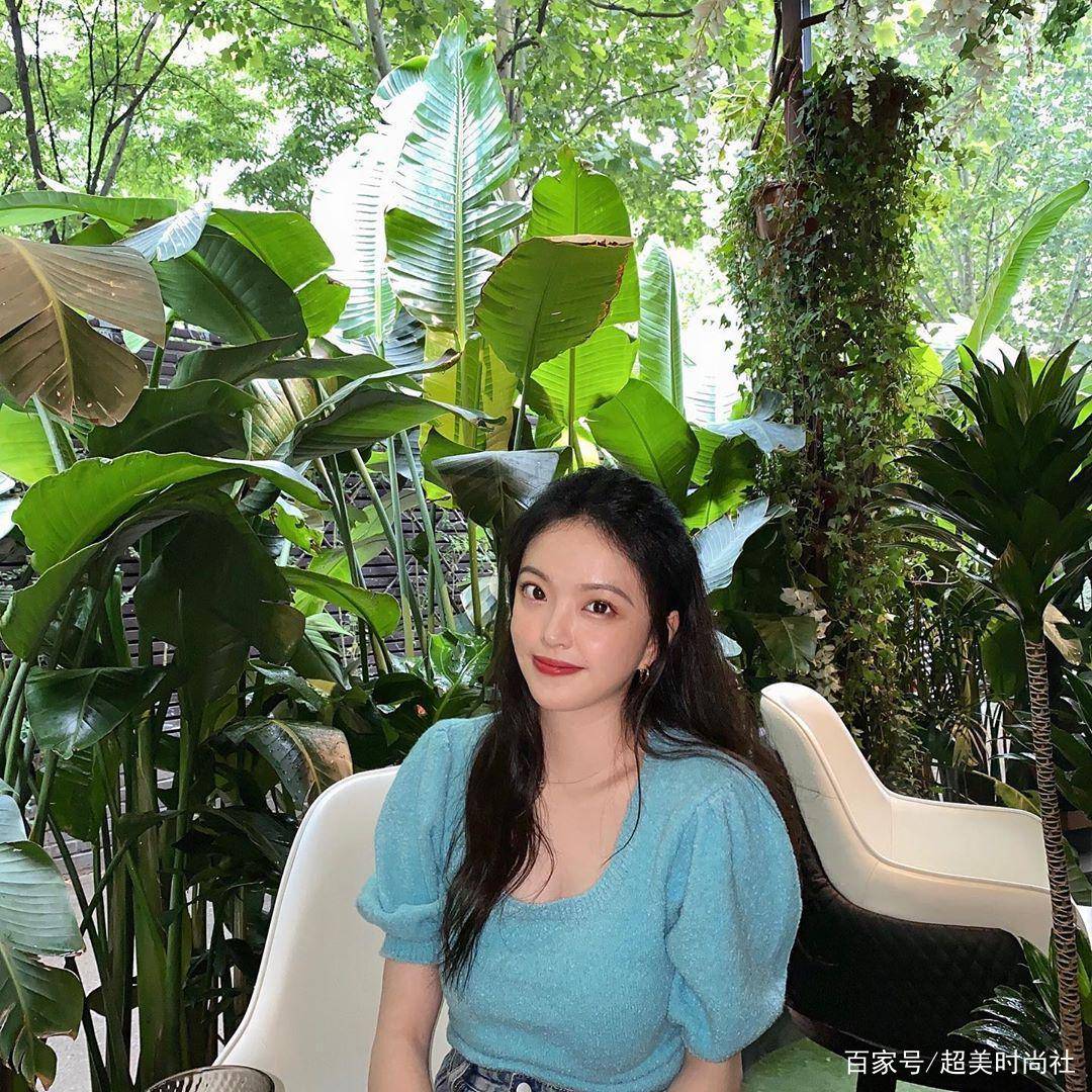 王文|华谊千金和闺蜜开派对，戴满身珍珠化身美人鱼，穿鱼尾裙秀纤细腰