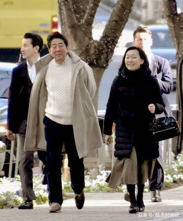 草帽|安倍为何宠她33年？她穿花裤戴草帽干农活，堪称最接地气第一夫人
