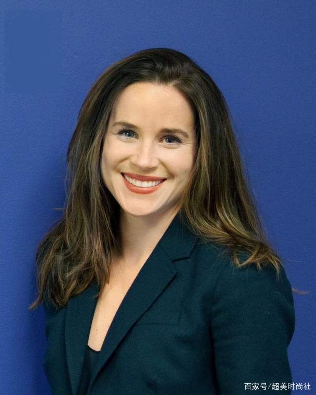 拜登|被称为下一个伊万卡?拜登小女儿朴素登场遭赞,不及伊万卡奢侈