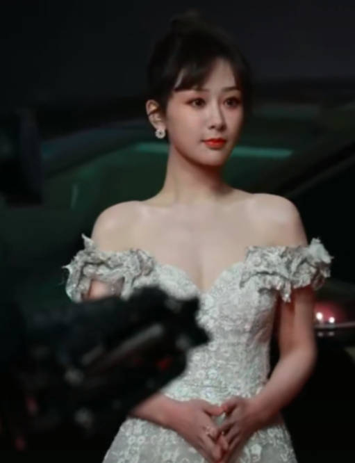 原创倪妮深v大露背杨紫天鹅颈但大家关心的是山海情拿多少奖