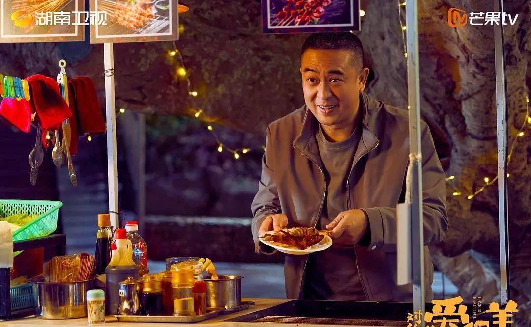 轻喜剧|同为影视圈顶流，冯小刚新剧被群嘲，张嘉译作品却成收视冠军