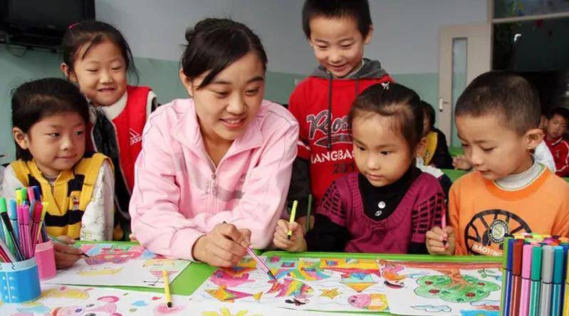 崩溃|4岁女儿幼儿园放学后，抓着裤子说不能尿尿，脱下裤子后妈妈崩溃