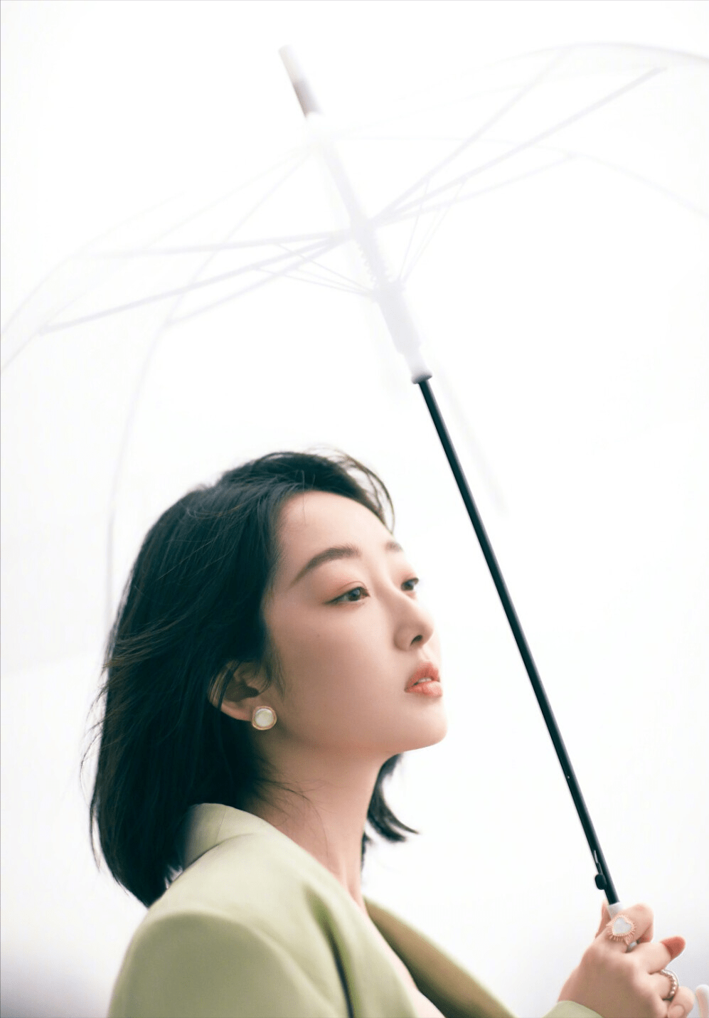 眼睛|眼睛不大但很美的女明星，我只服这3位！笑起来太迷人了