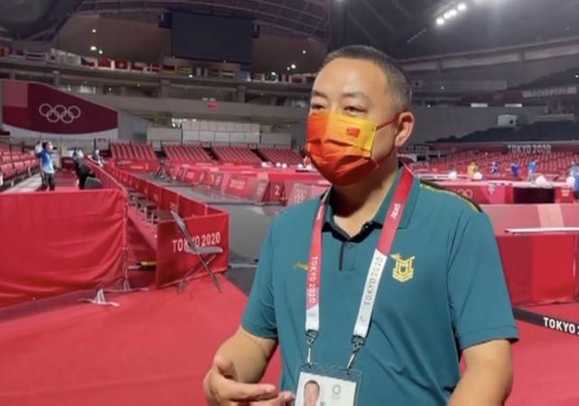 中國(guó)乒乓球隊(duì)|日本又搞“盤(pán)外招”！劉國(guó)梁腳步丈量場(chǎng)地，明顯變小騙不了小諸葛