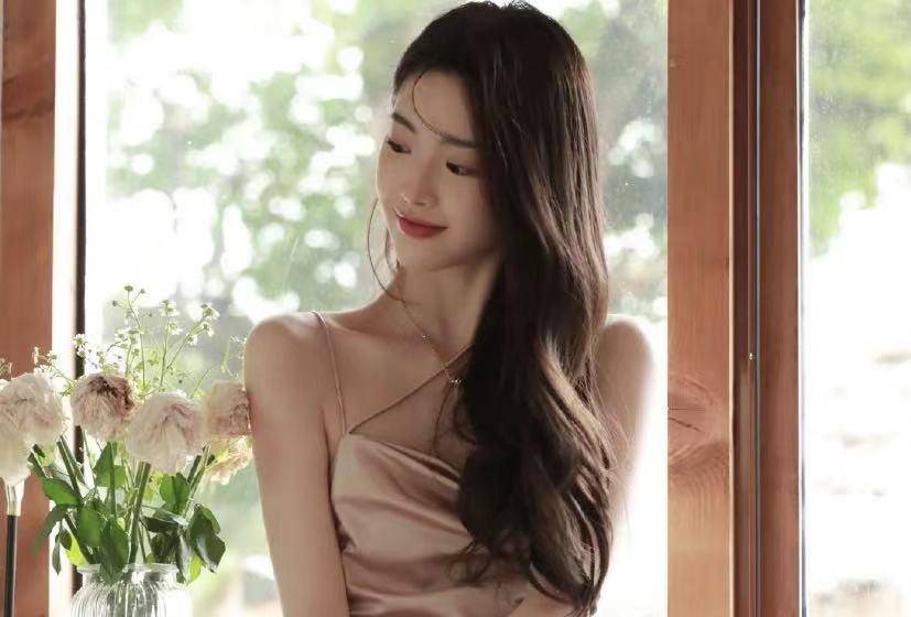 卷发|普通女生脸上有3个特点，很适合微卷发，都不用去做发型了