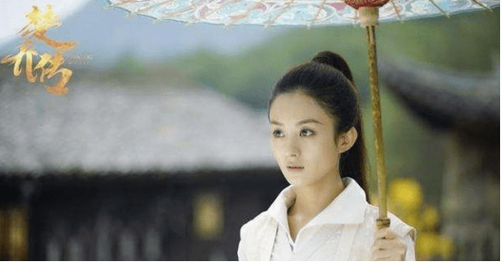 样子|女星古装撑伞造型绝了！赵丽颖风格百变、杨紫清冷，热巴让人心疼！