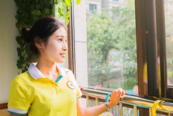 什么|幼儿园老师抱怨“工资”太低，看到工资单后，网友们表示：不知足