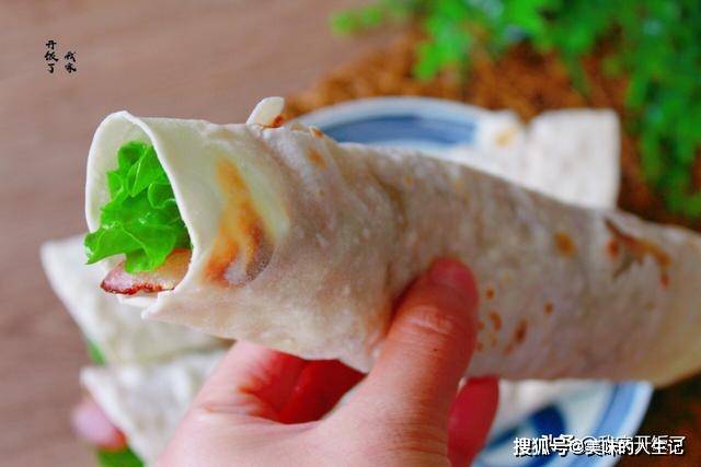 因为|老公早餐就馋这卷饼，一分钟就烙好，荤素可搭配，卷啥都好吃