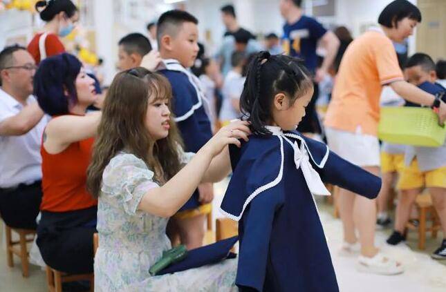 什么|幼儿园老师抱怨“工资”太低，看到工资单后，网友们表示：不知足