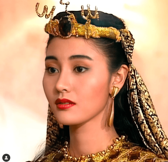 老公|李嘉欣携老公现身黎明演唱会，穿情侣装秀恩爱，男方绿腰带太扎眼