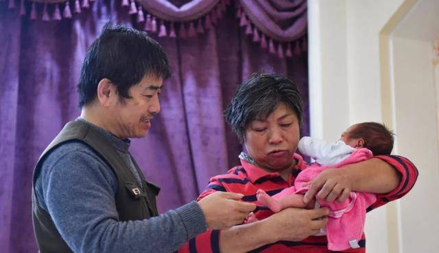 事情|52岁姥姥想“拼二胎”，26岁女儿不经意的一句话，令人感慨