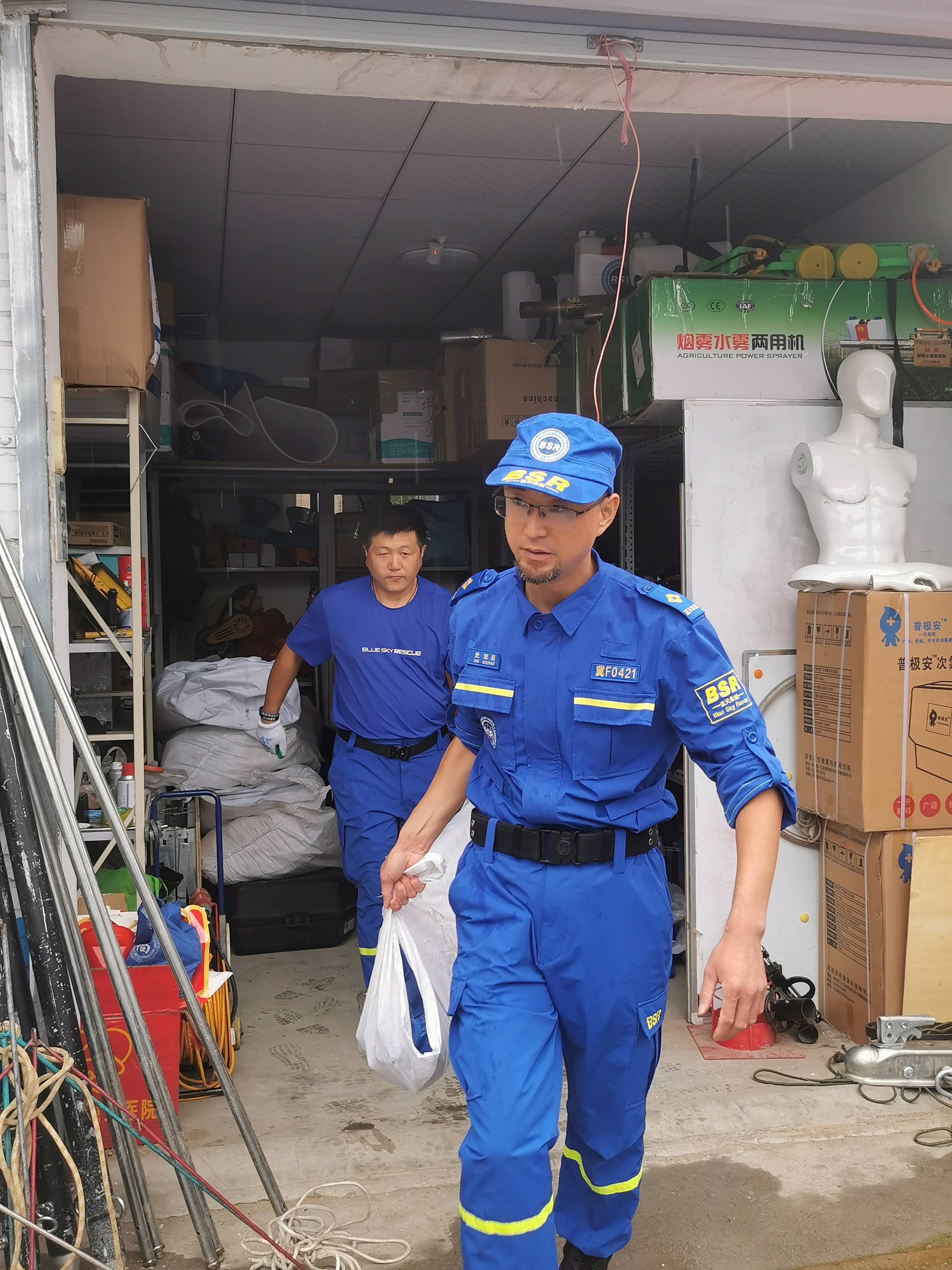 河北保定:蓝天救援队驰援河南抢险抗汛