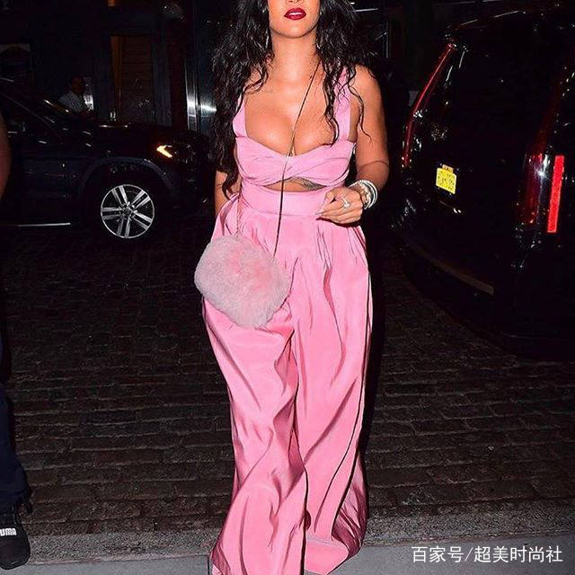 Rihanna|日婆蕾哈娜skr人才，把机车搬上秀场还不过瘾现成“内衣贩子”？