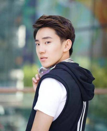 "虎子"的扮演者王锐,和张植绿,史磊一样,很小就出道拍戏了,演过电视剧