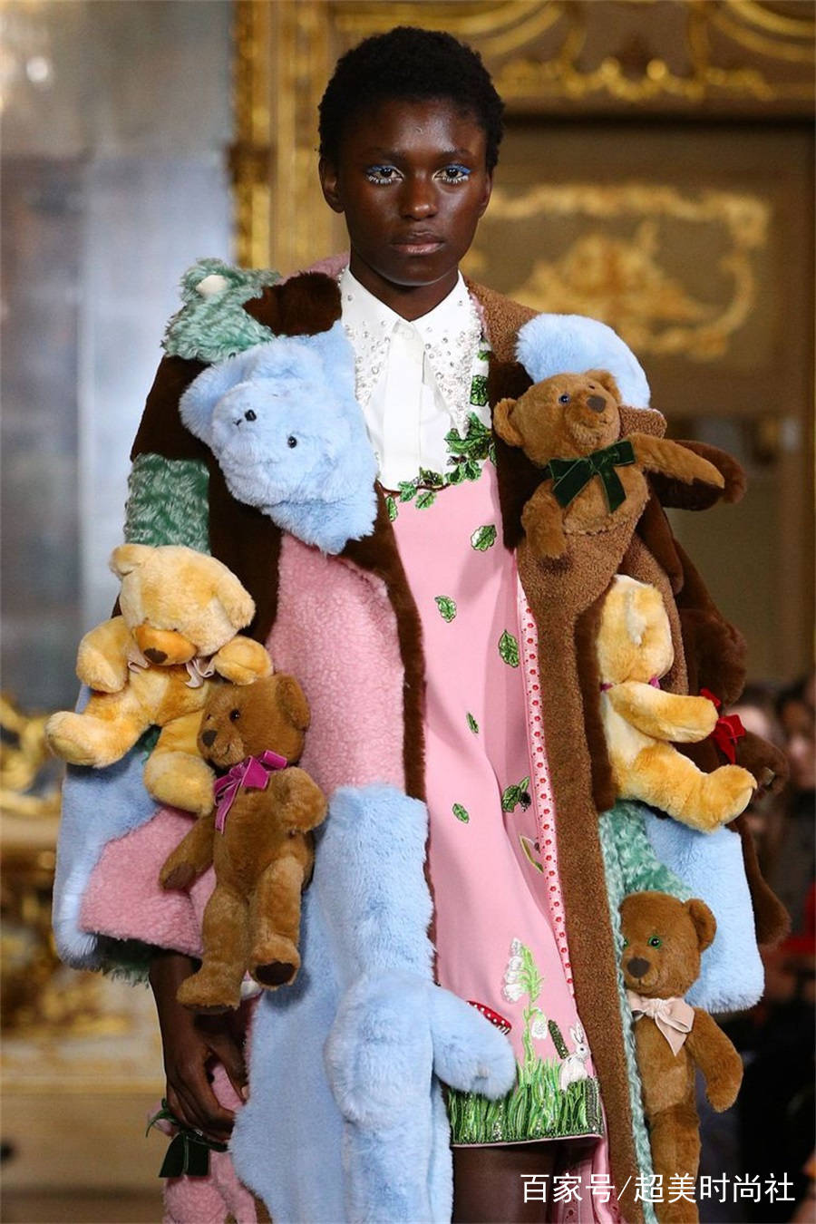 品牌|盘点时装周“奇葩”单品,手指大的mini包能装什么?网友:装可爱