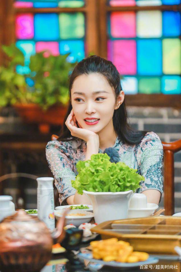 哪吒|旗袍女神宋轶棋逢对手?吴谨言哪吒头同框比美,穿旗袍她们更惊艳