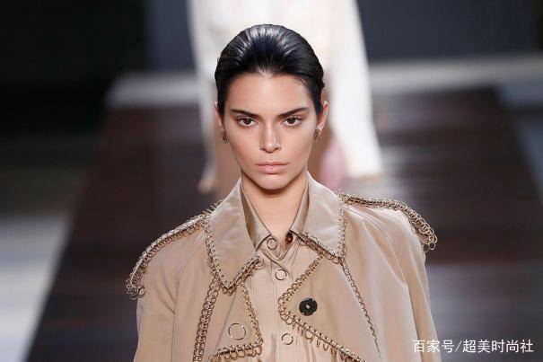 滑铁卢|时尚大拿肯豆打扮滑铁卢，大油头累赘不美，她的时尚品味怎么了？