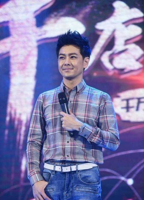 感觉|男人过了40岁，千万别把衬衫塞裤腰，瞧林志颖这样穿，太帅了？