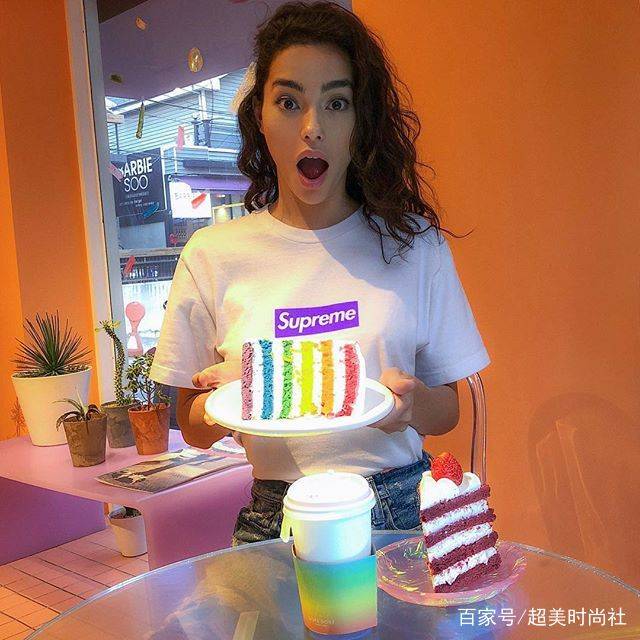 女神|时尚icon、Supreme钦点女神,她们红透了半边天你居然还不知道?