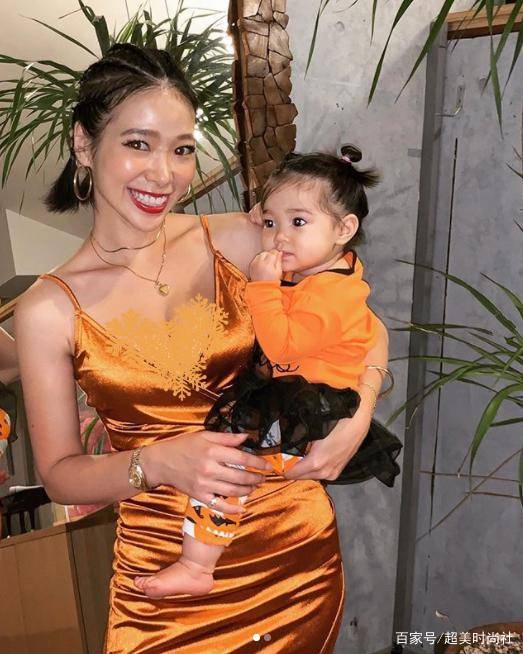 因为|日本辣妈带娃不耽误秀身材!爱穿短裤吊带裙,却被喷“不知羞耻”