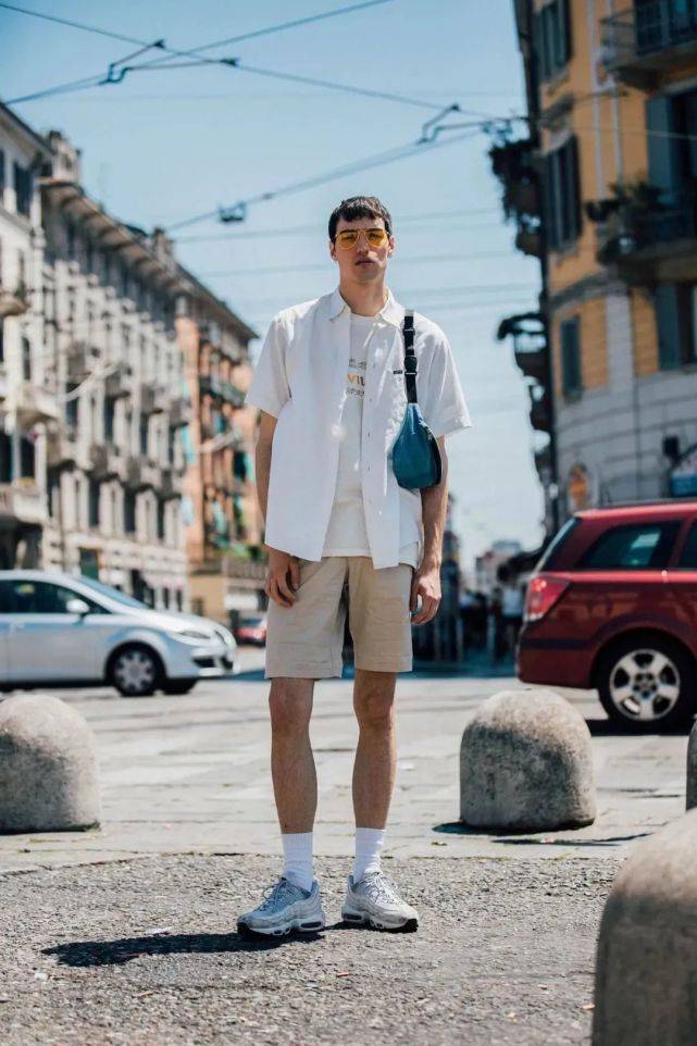 感觉|被大家嫌弃的短袖白衬衫,也能穿出满满时尚感!