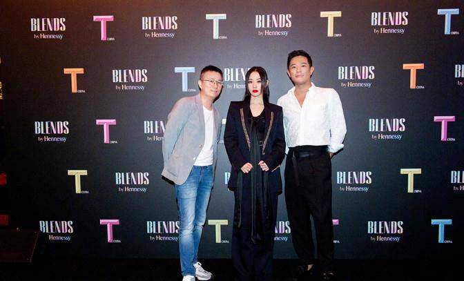 身材|张靓颖瘦了真高调,穿大码T恤玩失踪走机场,竹竿腿身材变化大