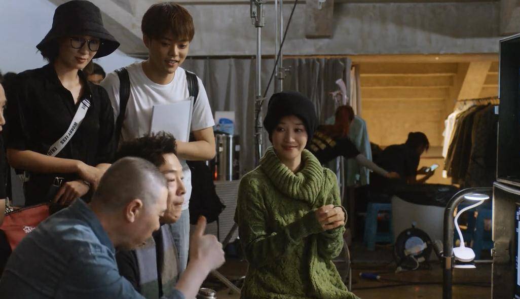 滑铁卢|冯小刚新剧惨遭滑铁卢！老戏骨加盟后，反衬得女主蓝盈莹成败笔