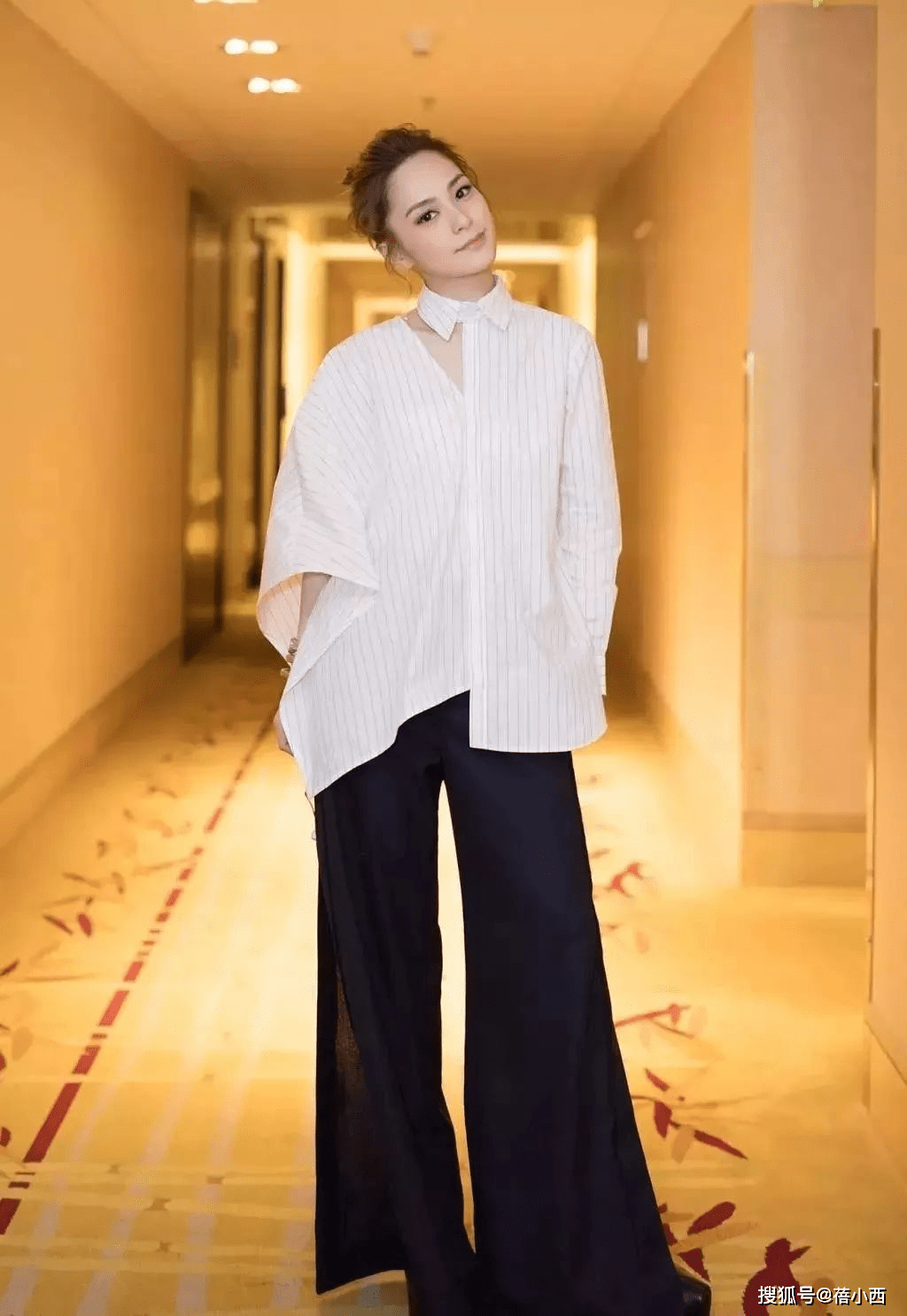 钟欣潼|阿娇钟欣潼是放弃了身材管理吗？一身宽松穿搭真遮肉，还挺时髦